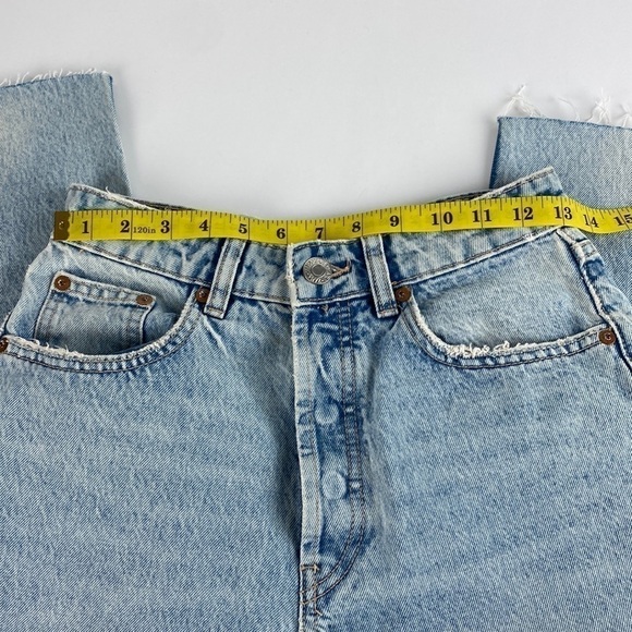 Light wash ripped mid rise button fly boyfriend raw hem denim jeans size 4 - Picture 3 of 11